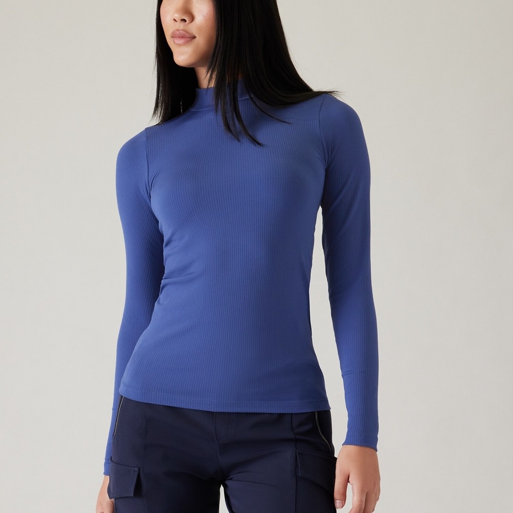 Athleta Renew Seamless Mock Neck Top, size small